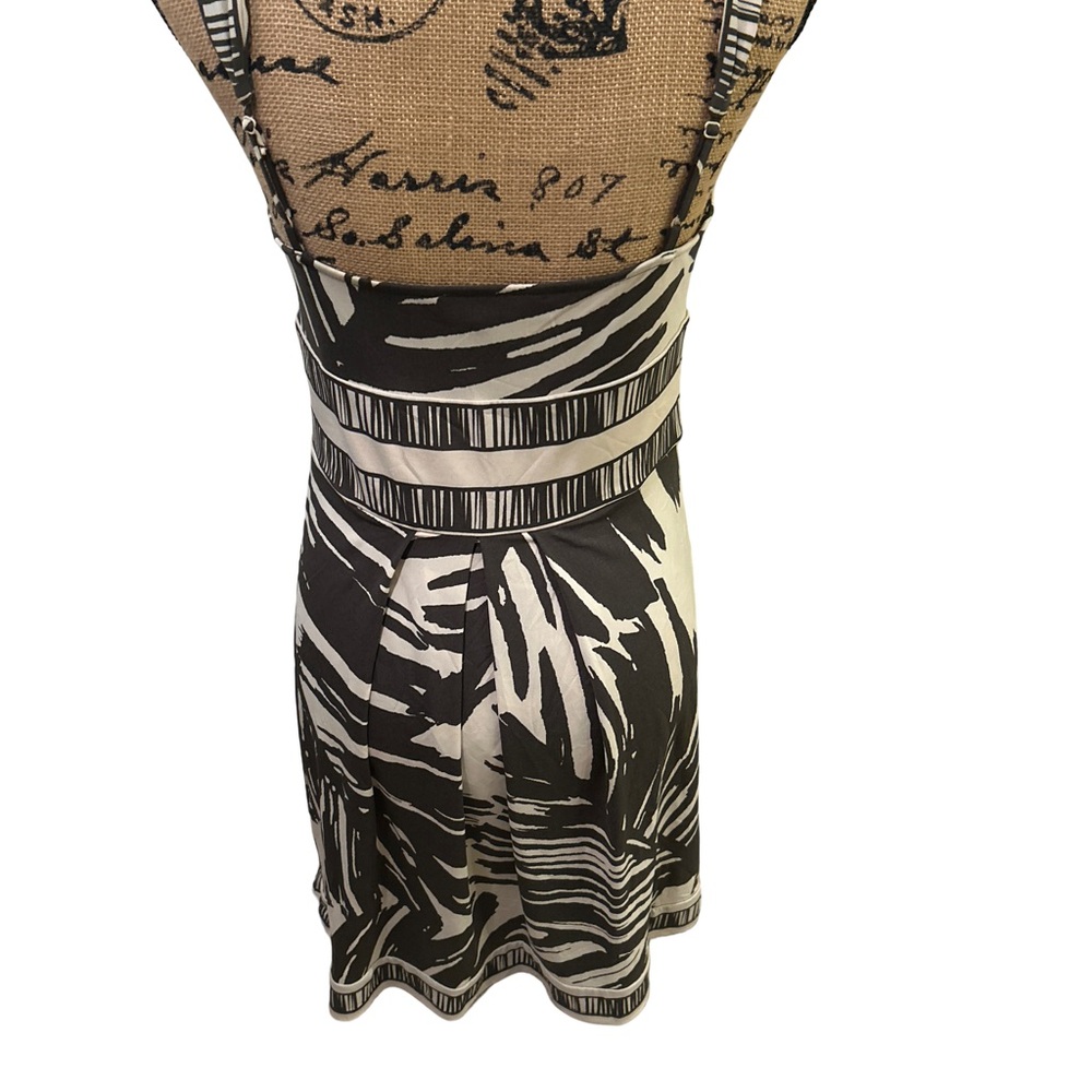 BCBGMaxAzria Black and White Halter Mini Flare Dress Size Medium Graphic Print - Picture 3 of 7